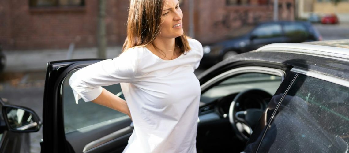 Sciatique et voiture : pourquoi la conduite peut aggraver la douleur
